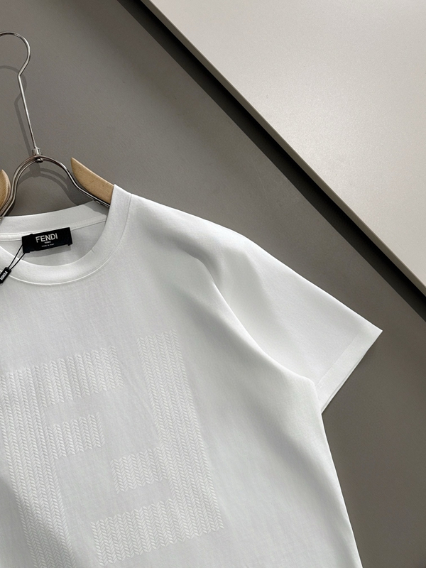 ブランドTシャツ側面デザイン